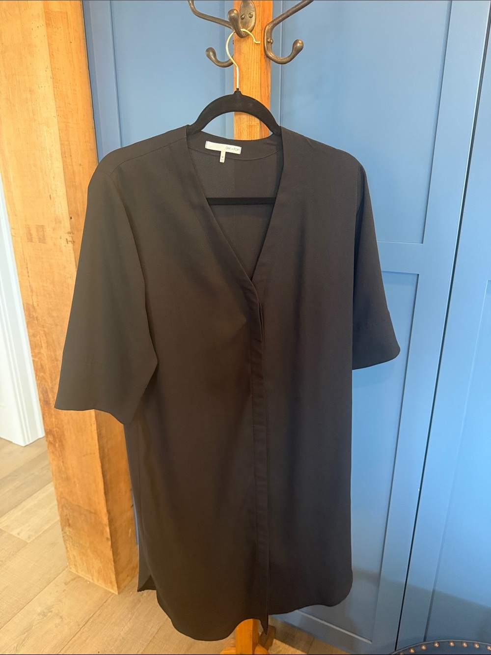 OAK + FORT Black V-Neck Minimal Mini Dress